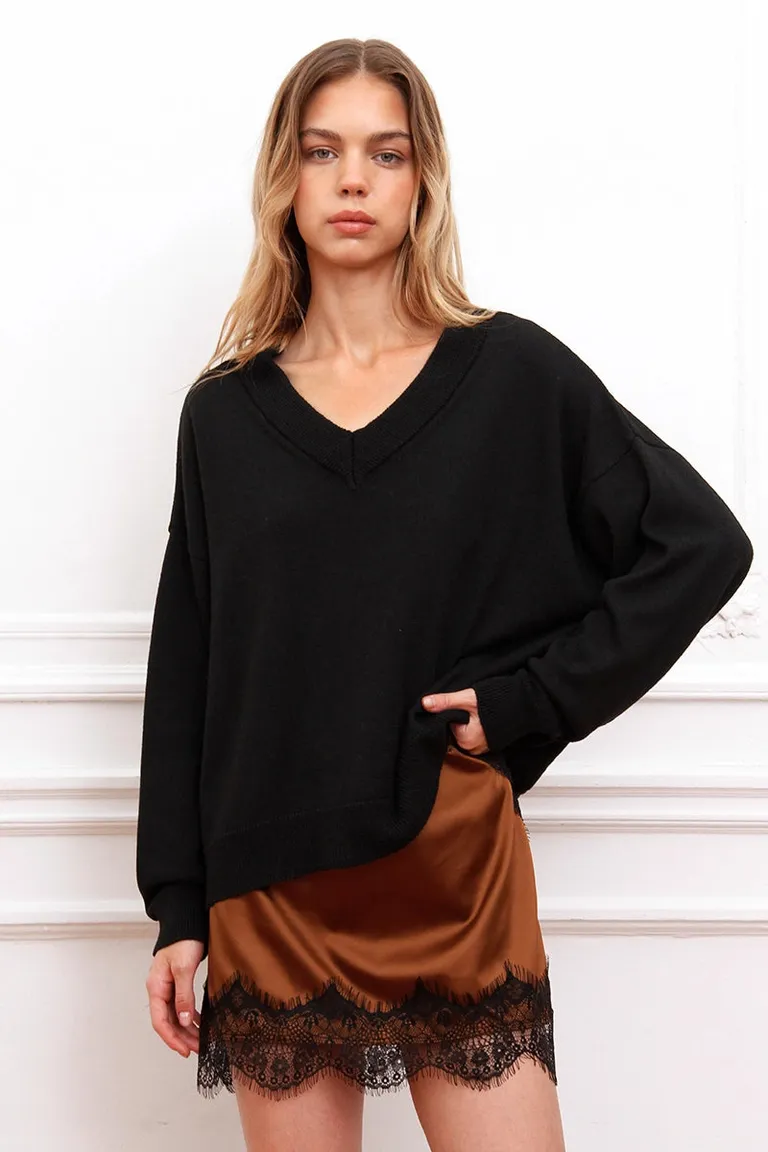 Sweater con escote en V y detalle de lazo en el cuello de calce holgado de Sofia Sarkany en Buzos y Sweaters para argentina