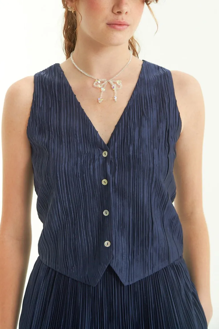 Chaleco Philo: Prenda versátil y elegante con corte clásico y detalles modernos de Las Pepas en Chalecos para argentina