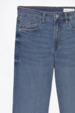Jeans acampanados de Lefties en Pantalones para argentina
