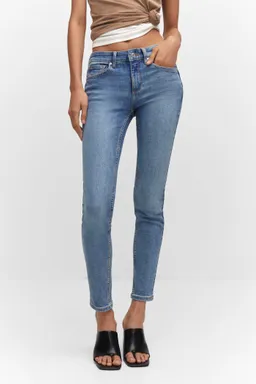Jeans skinny pushup de Mango en Pantalones para argentina