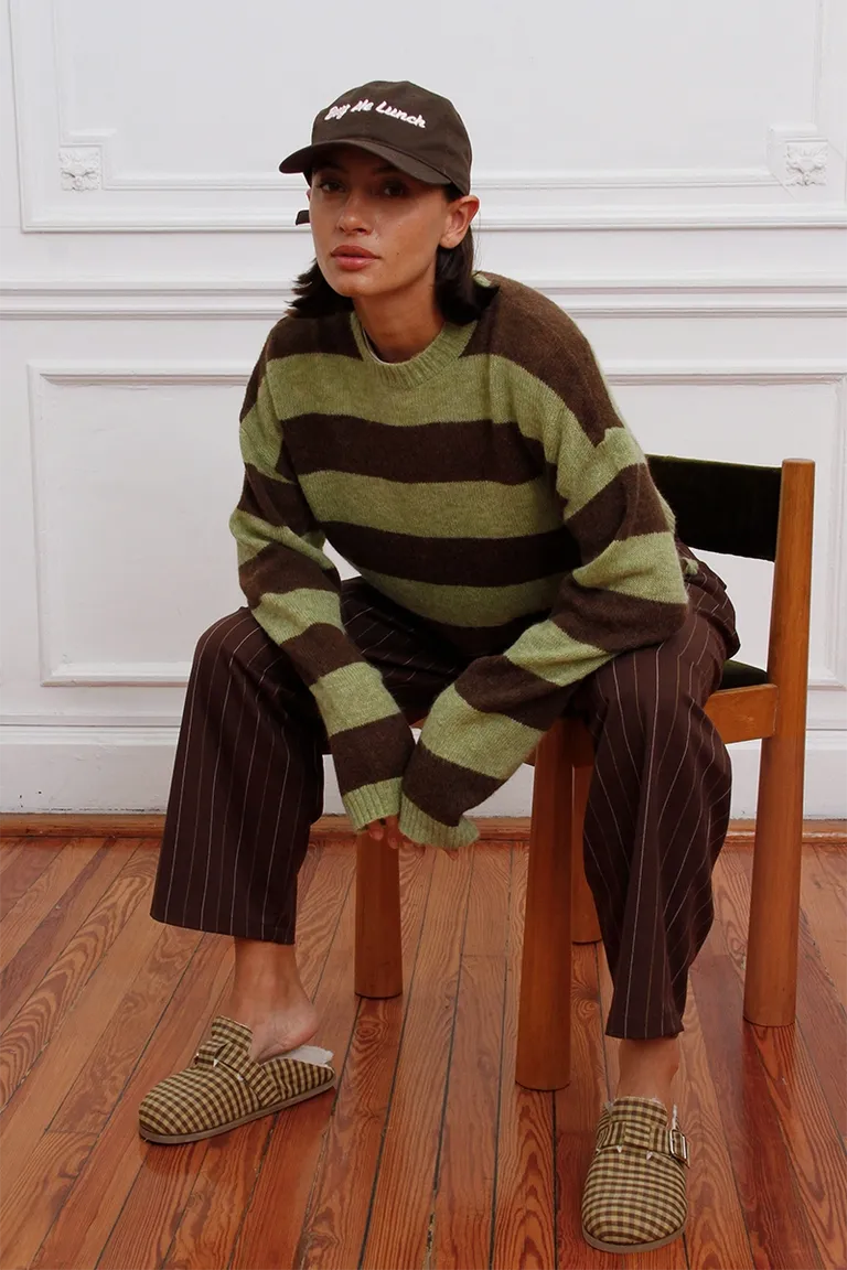 Pantalón sastrero de tiro medio con diseño de rayas y corte amplio con detalle de bordado trasero de Sofia Sarkany en Pantalones para argentina