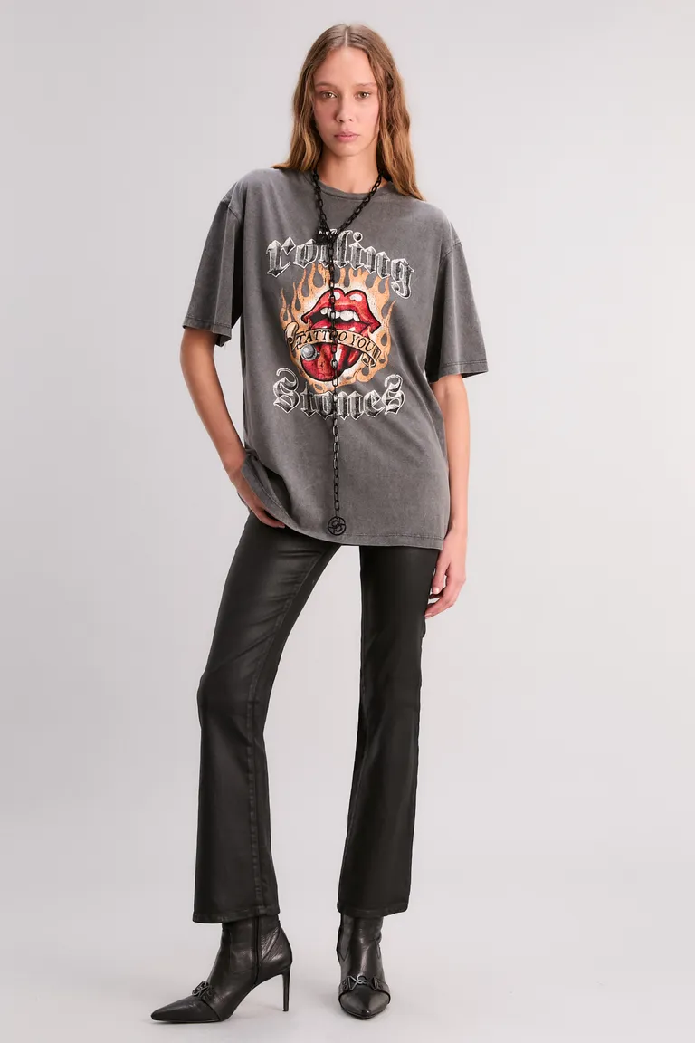 Remera oversize con estampado de tatuaje en diseño exclusivo de Kosiuko en Remeras para argentina