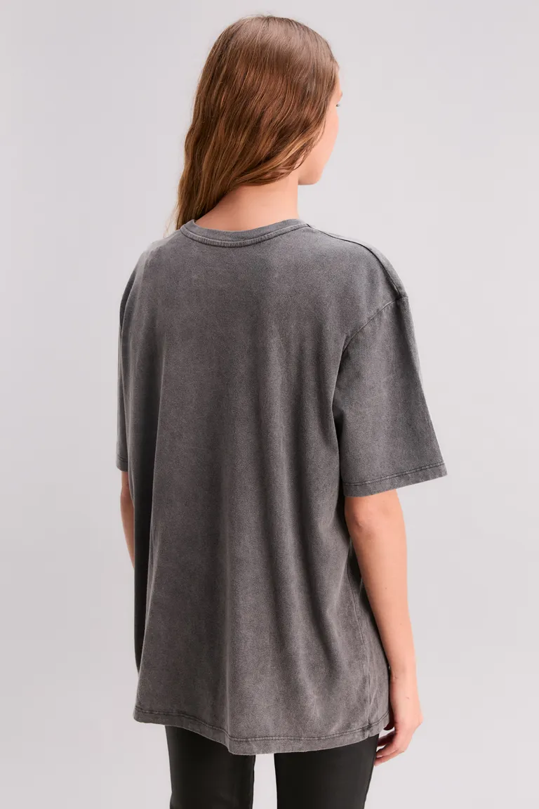 Remera oversize con estampado de tatuaje en diseño exclusivo de Kosiuko en Remeras para argentina