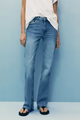 Jeans fiona flare tiro medio de Mango en Pantalones para argentina