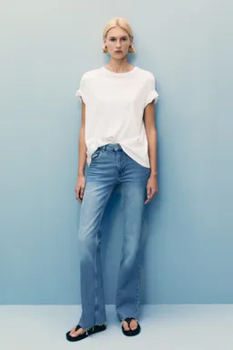 Jeans fiona flare tiro medio de Mango en Pantalones para argentina
