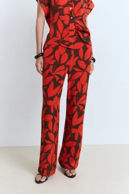 Pantalón fluido estampado de Mango en Pantalones para argentina