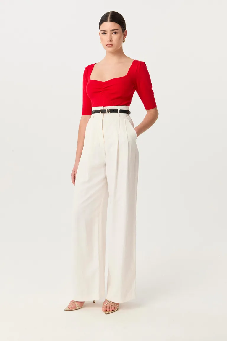 Remera tejida de punto jersey roja con manga acampanada y escote cuadrado de Markova en Remeras para argentina