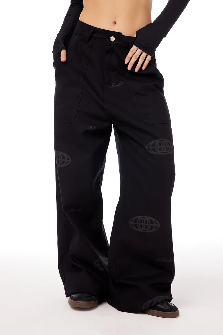 Pantalones negros de gabardina con estampado gráfico mundial de Black Mamba en Pantalones para argentina