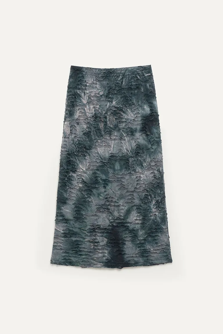 Falda midi con textura y efecto batik, modelo único y exclusivo de 47 Street en Faldas para argentina