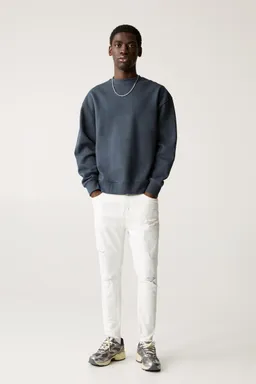 Jeans carrot rotos de Pull&Bear en Pantalones para argentina