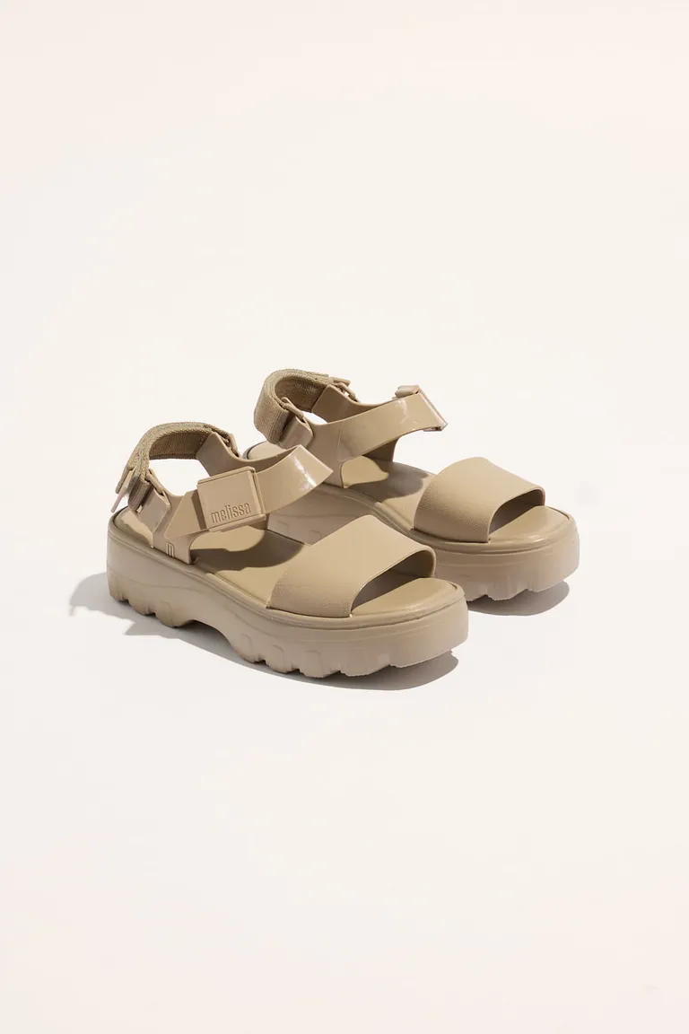 Sandalias de tacón con suela gruesa y diseño innovador de Portsaid en Sandalias para argentina