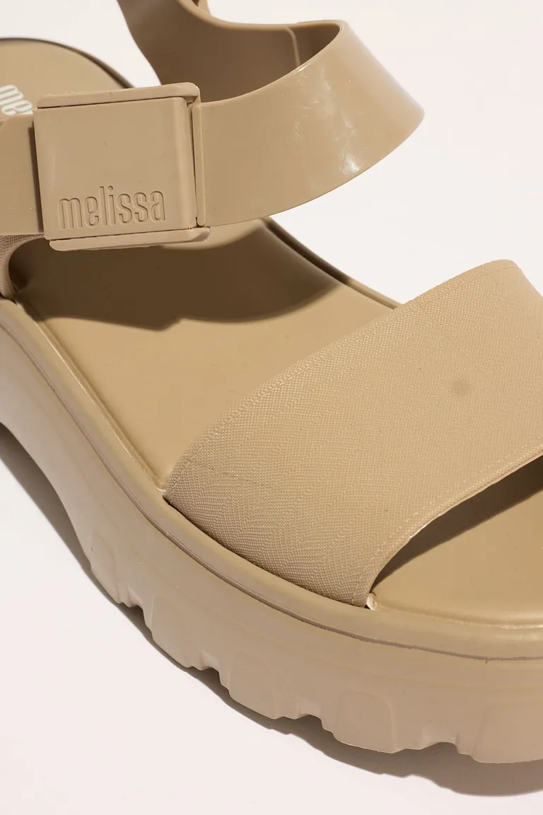 Sandalias de tacón con suela gruesa y diseño innovador de Portsaid en Sandalias para argentina
