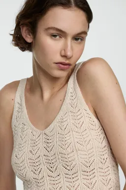 Top punto calados de Mango en Tops para argentina