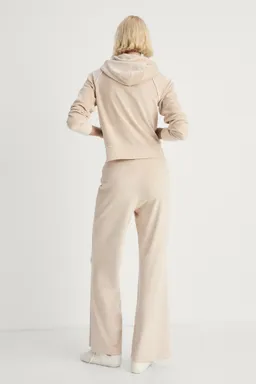 Pantalón velour tacto suave de Mango en Pantalones para argentina