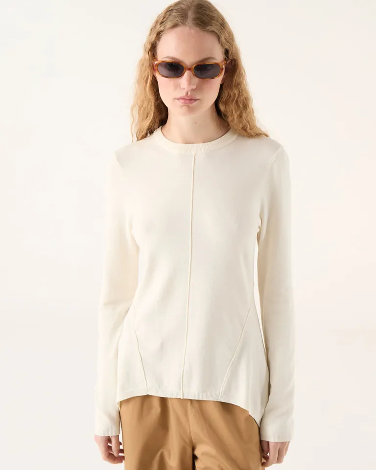 Sweater femenino de manga larga con corte asimétrico y detalle en cadera de Furzai en Buzos y Sweaters para argentina