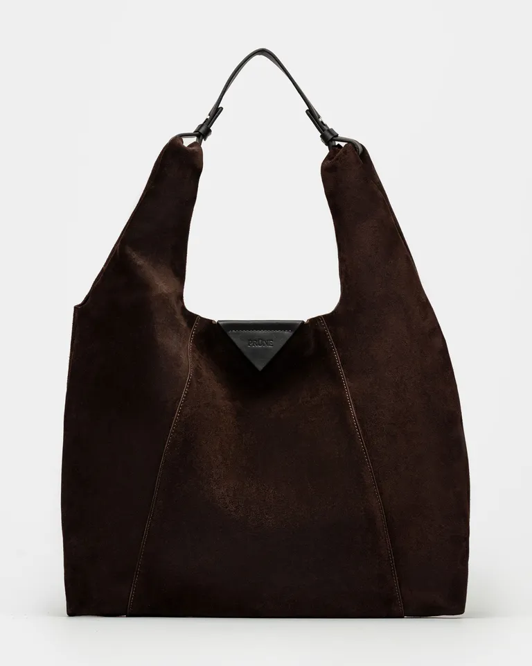 Bolso de gamuza marrón, amplio y de diseño minimalista para uso diario y casual de Prüne en Bolsos y Carteras para argentina