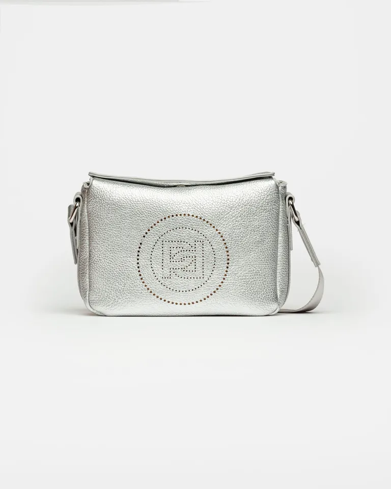 Bolso Bandolera con Isologo Perforado y Manija Regulable en Tono Gris de Prüne en Bolsos y Carteras para argentina