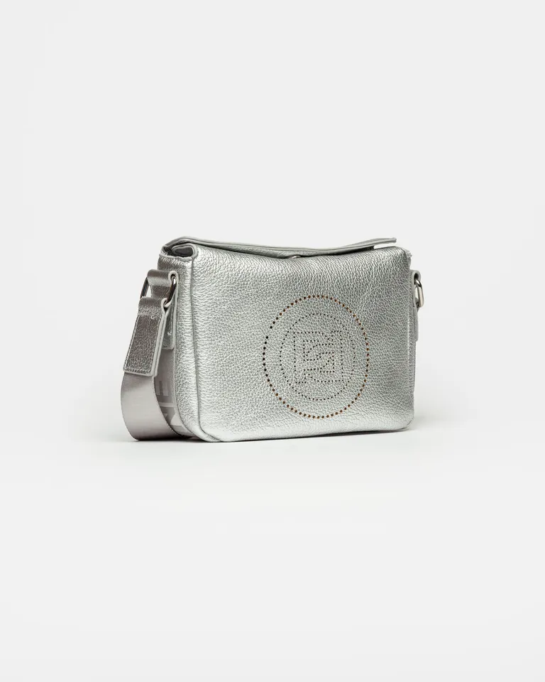 Bolso Bandolera con Isologo Perforado y Manija Regulable en Tono Gris de Prüne en Bolsos y Carteras para argentina