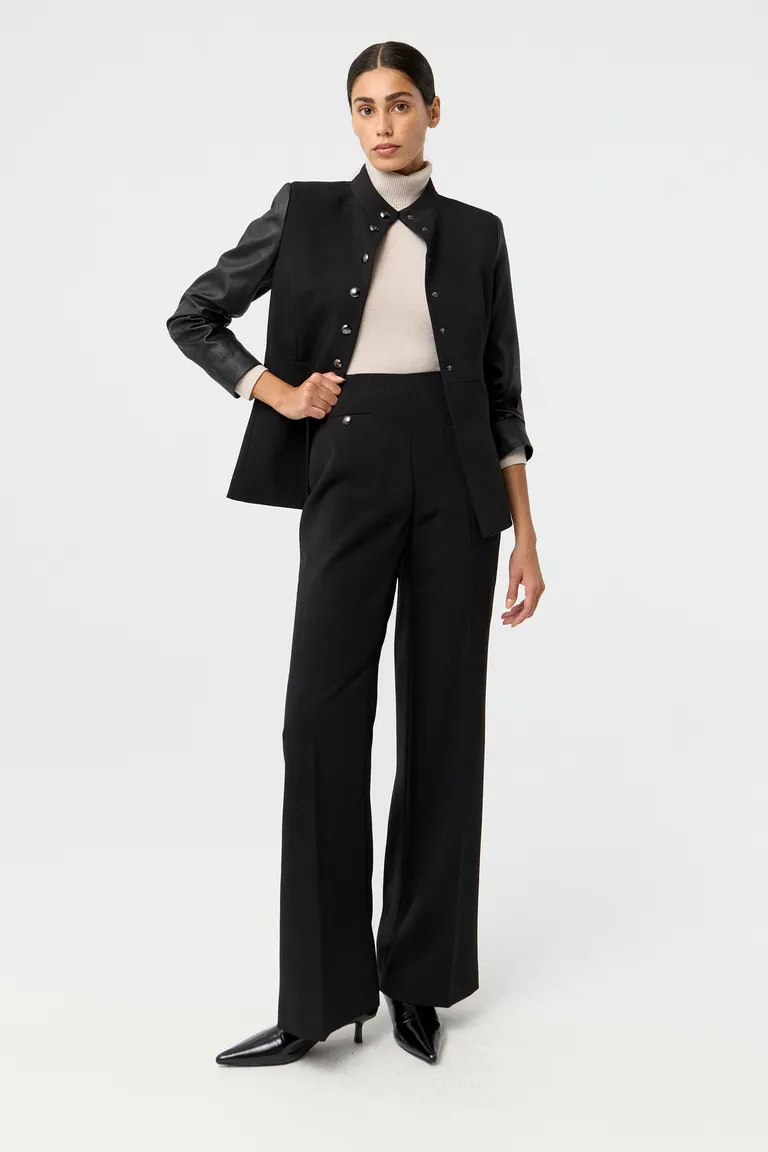 Blazer largo entallado con cuello mao y mangas tres cuartos con acceso mediante broches de Markova en Blazers para argentina