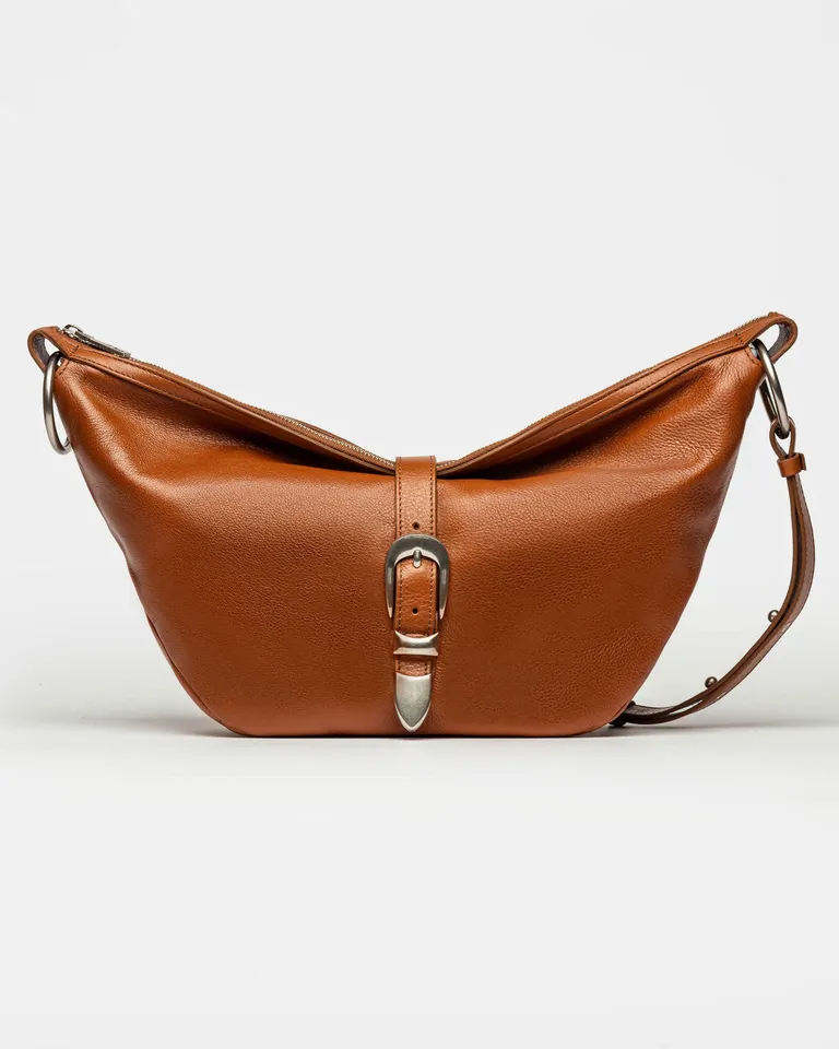 Elegante bolso de cuero con forma morbida y amplia manija para llevarlo de diferentes maneras de Prüne en Bolsos y Carteras para argentina