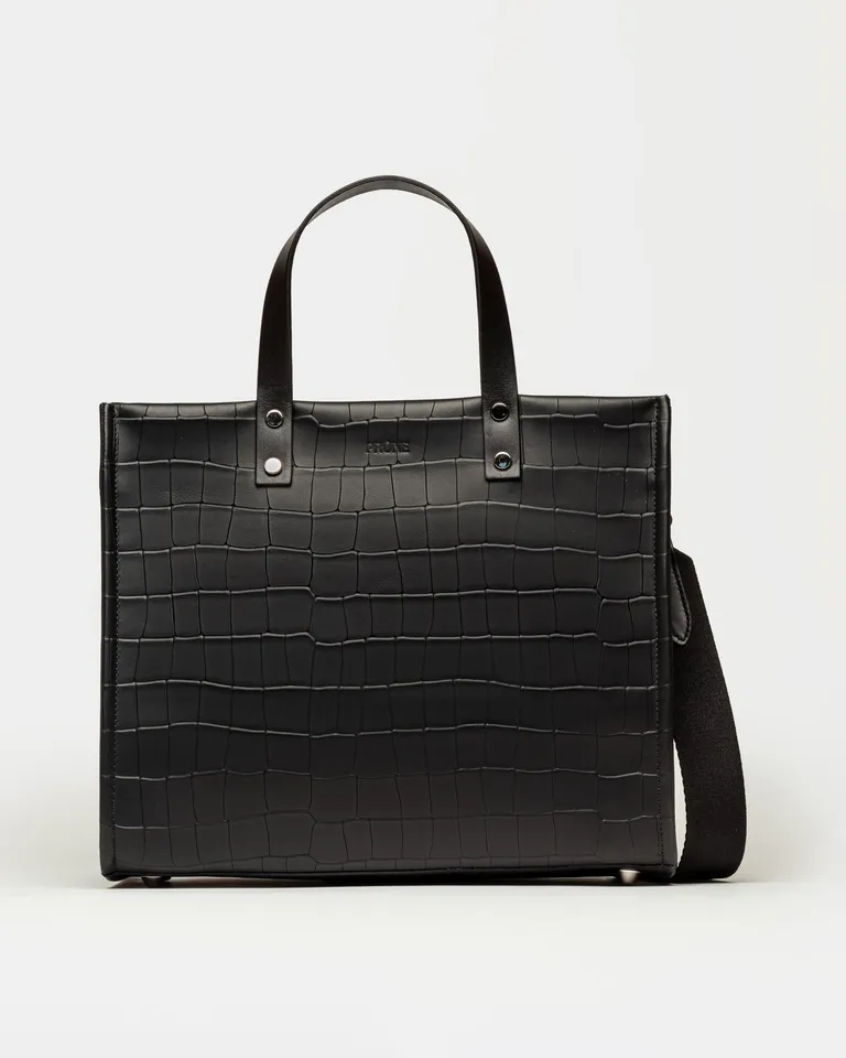 Cartera de mano en cuero negro con textura de cocodrilo, práctica y de diseño moderno de Prüne en Bolsos y Carteras para argentina