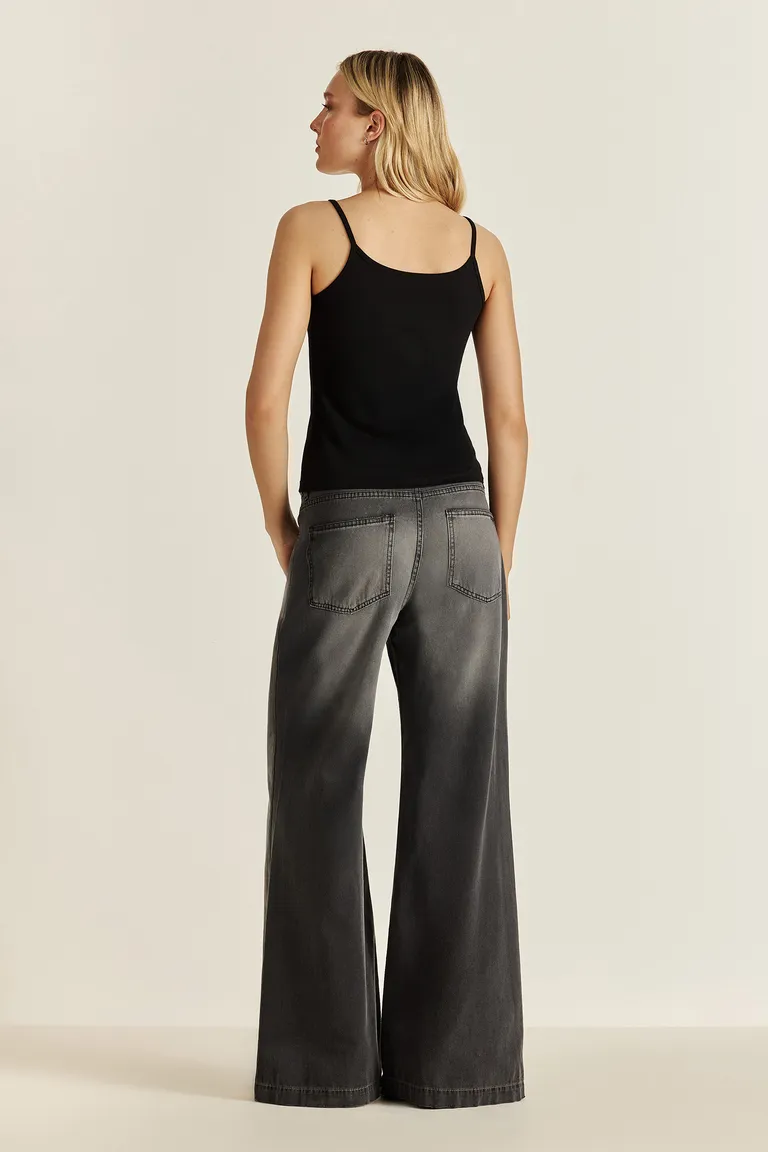 Musculosa negra premium con bordado personalizado de Tucci en Remeras para argentina