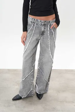 Jean denim desmond ancho grey de Magda en Pantalones para argentina
