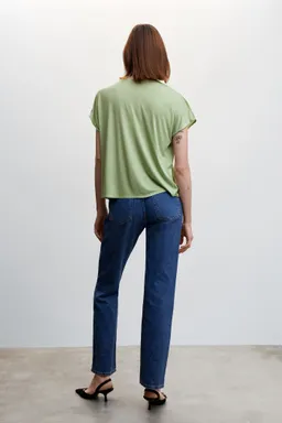Remera satinada cuello pico de Mango en Blusas para argentina