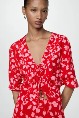 Blusa estampada con lazo de Mango en Blusas para argentina