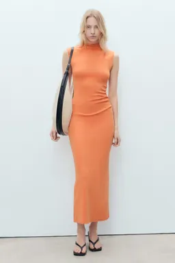 Vestido drapeado cuello perkins de Mango en Vestidos para argentina