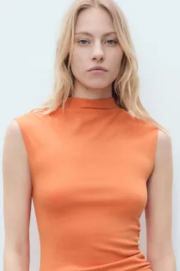 Vestido drapeado cuello perkins de Mango en Vestidos para argentina