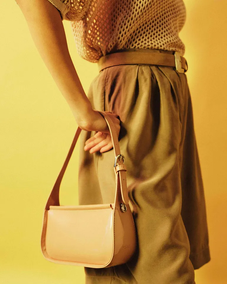 Cartera de hombro de efecto cuero charol en tonos marrones de Prüne en Bolsos y Carteras para argentina