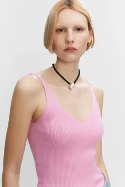 Top punto escote pico de Mango en Tops para argentina