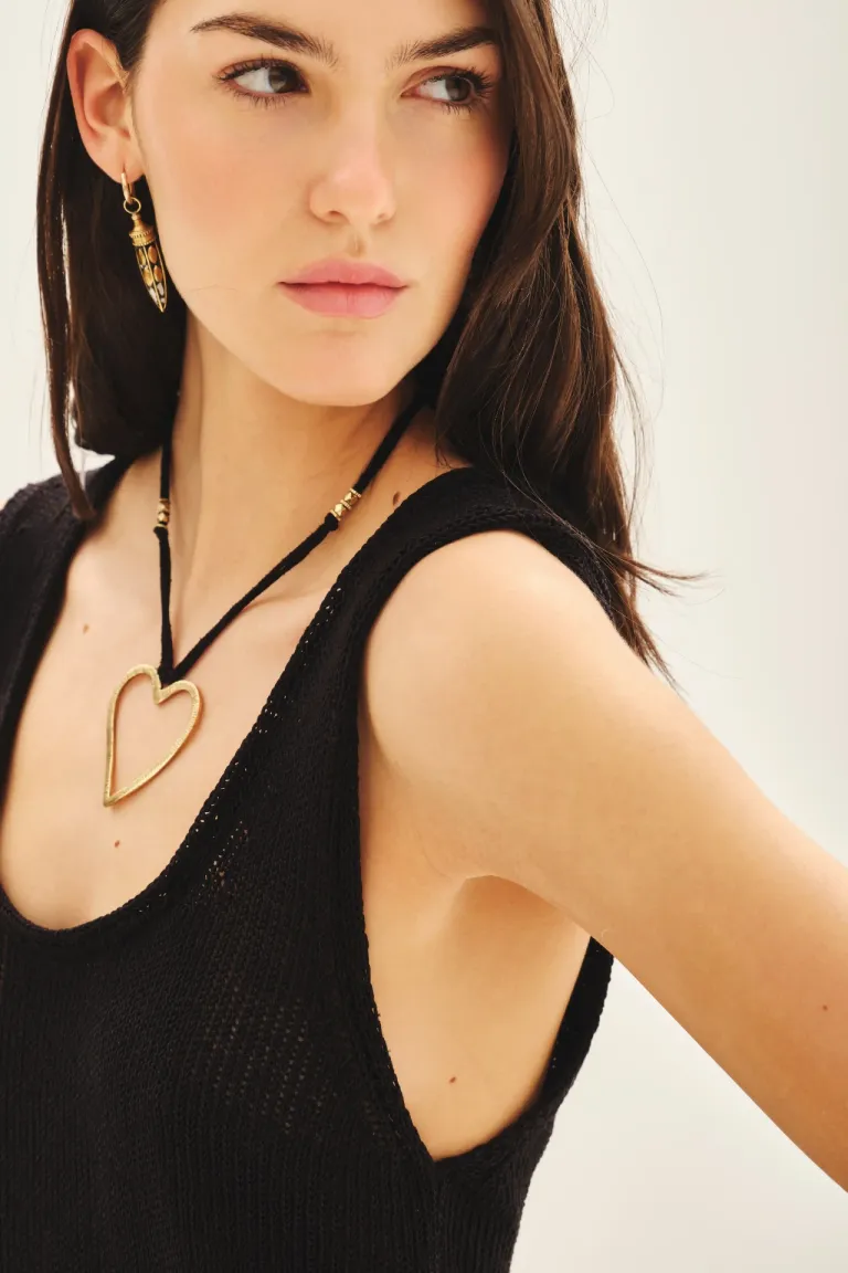 Top negro de escote pronunciado en punto compacto y acabado brillante de Rapsodia en Tops para argentina