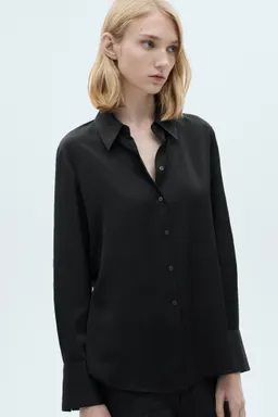 Camisa fluida satinada de Mango en Camisas para argentina