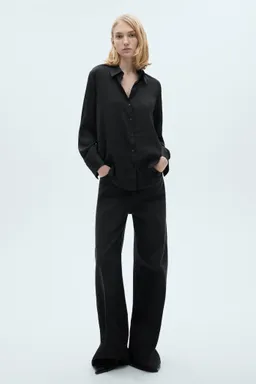 Camisa fluida satinada de Mango en Camisas para argentina