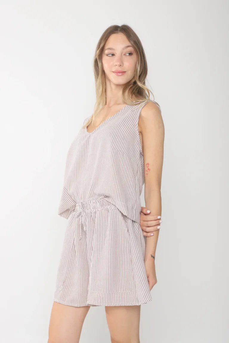 Blusa amplia de lino rayado con escote en 'V' profundo y silueta cómoda de Belle en Blusas para argentina