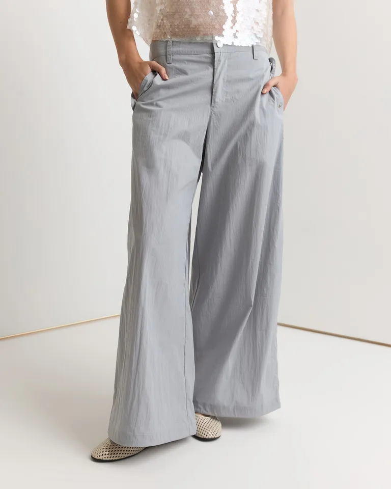 Pantalón oversize de tiro medio con bolsillos y botones personalizados de Prüne en Pantalones para argentina