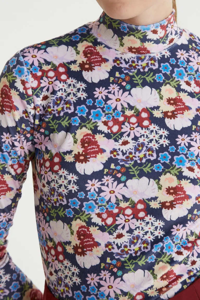 Polera de manga larga con cuello alto y estampado floral ajustada al cuerpo de Las Pepas en Remeras para argentina