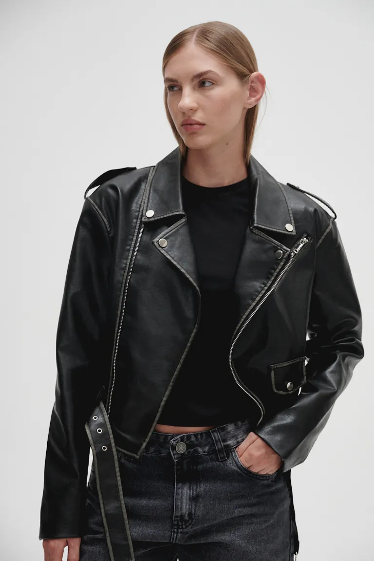 Chaqueta de cuero sintético negra con cierres metálicos y cinturón ajustable de Sweet en Chaquetas para argentina