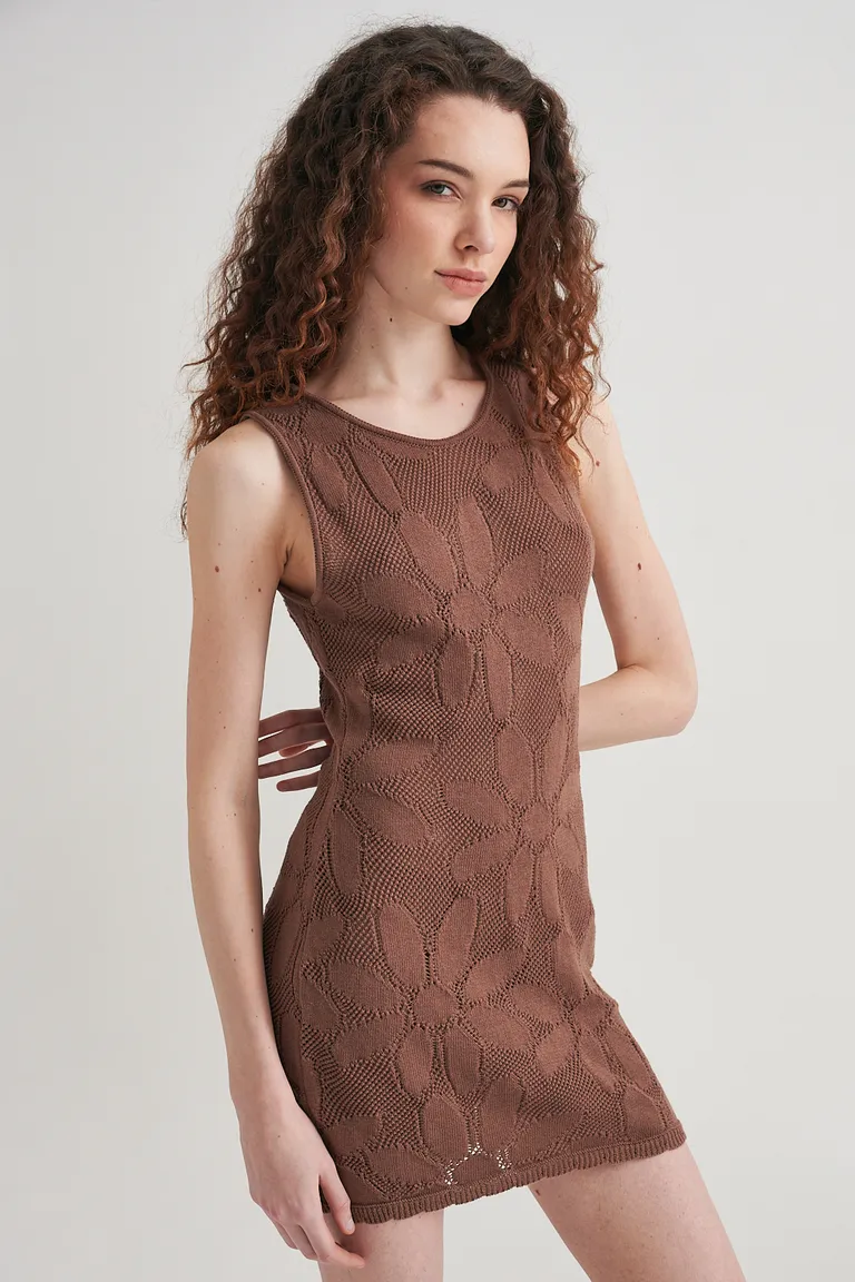 Vestido de algodón con diseño calado en flores y silueta entallada de Sweet en Vestidos para argentina