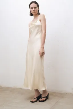 Vestido seda escote drapeado de Mango en Vestidos para argentina