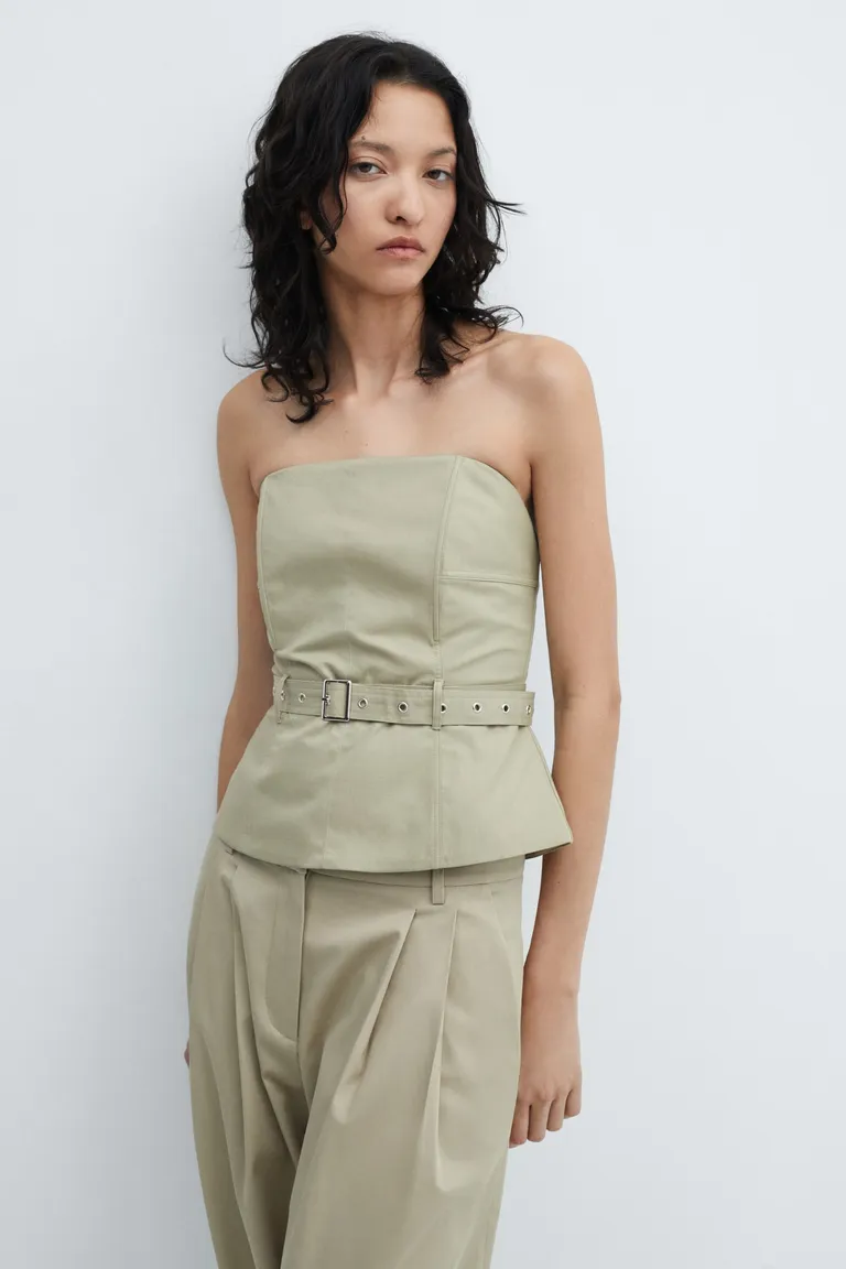 Top strapless con cinturón de Mango en Tops para argentina