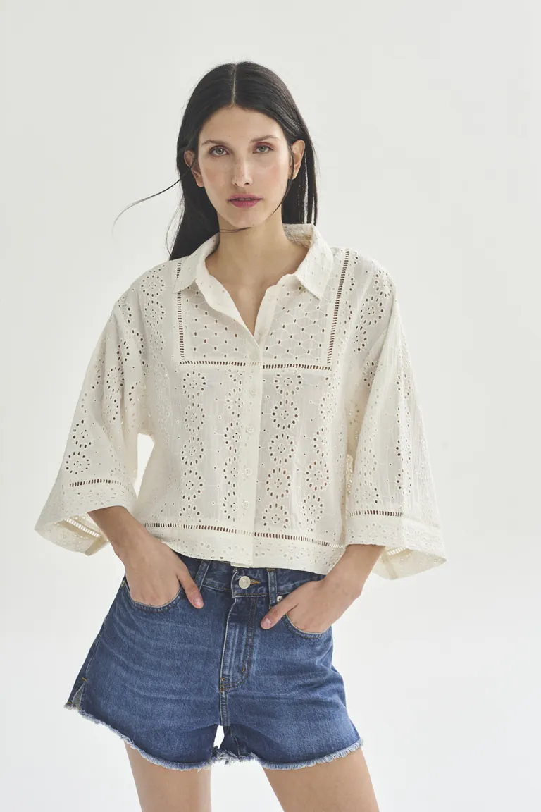 Camisa blanca de corte sencillo y elegante para mujer de Akiabara en Camisas para argentina