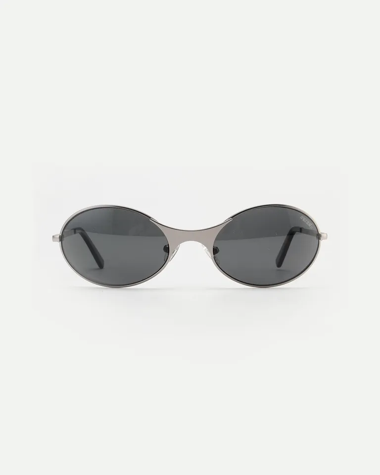 Gafas de sol ovaladas de metal negro con lentes polarizados de Ay Not Dead en Anteojos para argentina