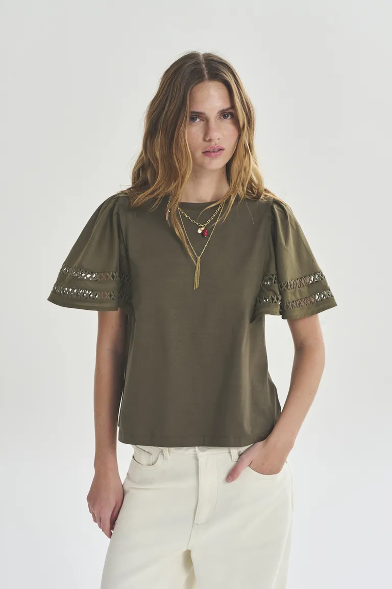 Remera de manga corta de diseño femenino en color verde de Akiabara en Remeras para argentina