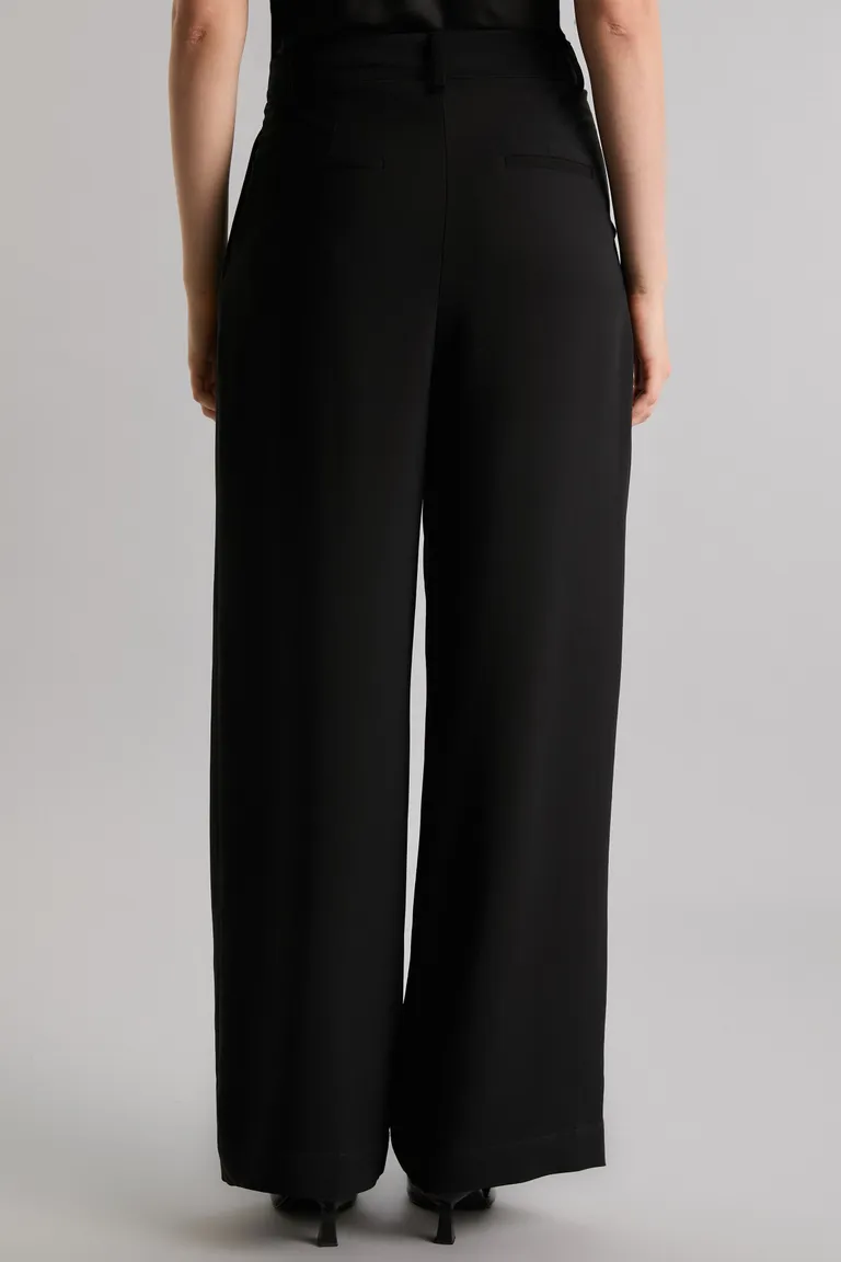 Pantalón oversize de corte elegante y moderno en tejido sastrero de Kosiuko en Pantalones para argentina