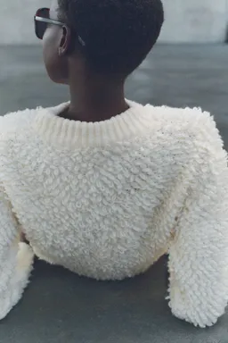 Sweater bouclé cuello redondo de Mango en Buzos y Sweaters para argentina