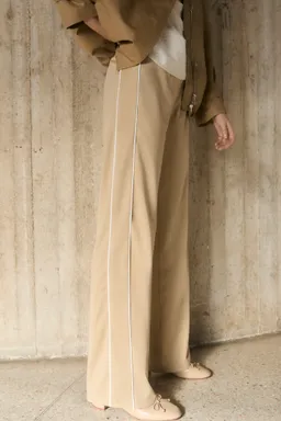 Pantalón jogger rayas contraste de Mango en Pantalones para argentina