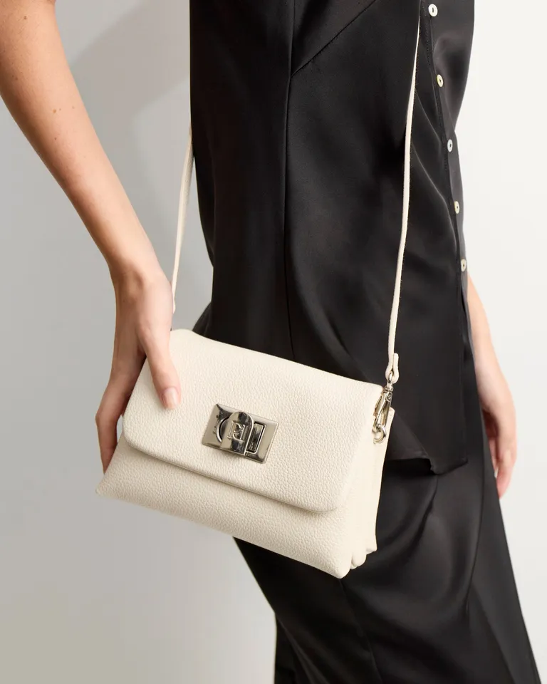 Cartera bandolera de efecto cuero graneado con cierre con logo y 3 compartimentos de Prüne en Bolsos y Carteras para argentina